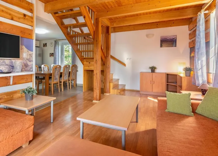 Hill 62 By Interhome Dom wakacyjny Cista (Hradec Kralove)